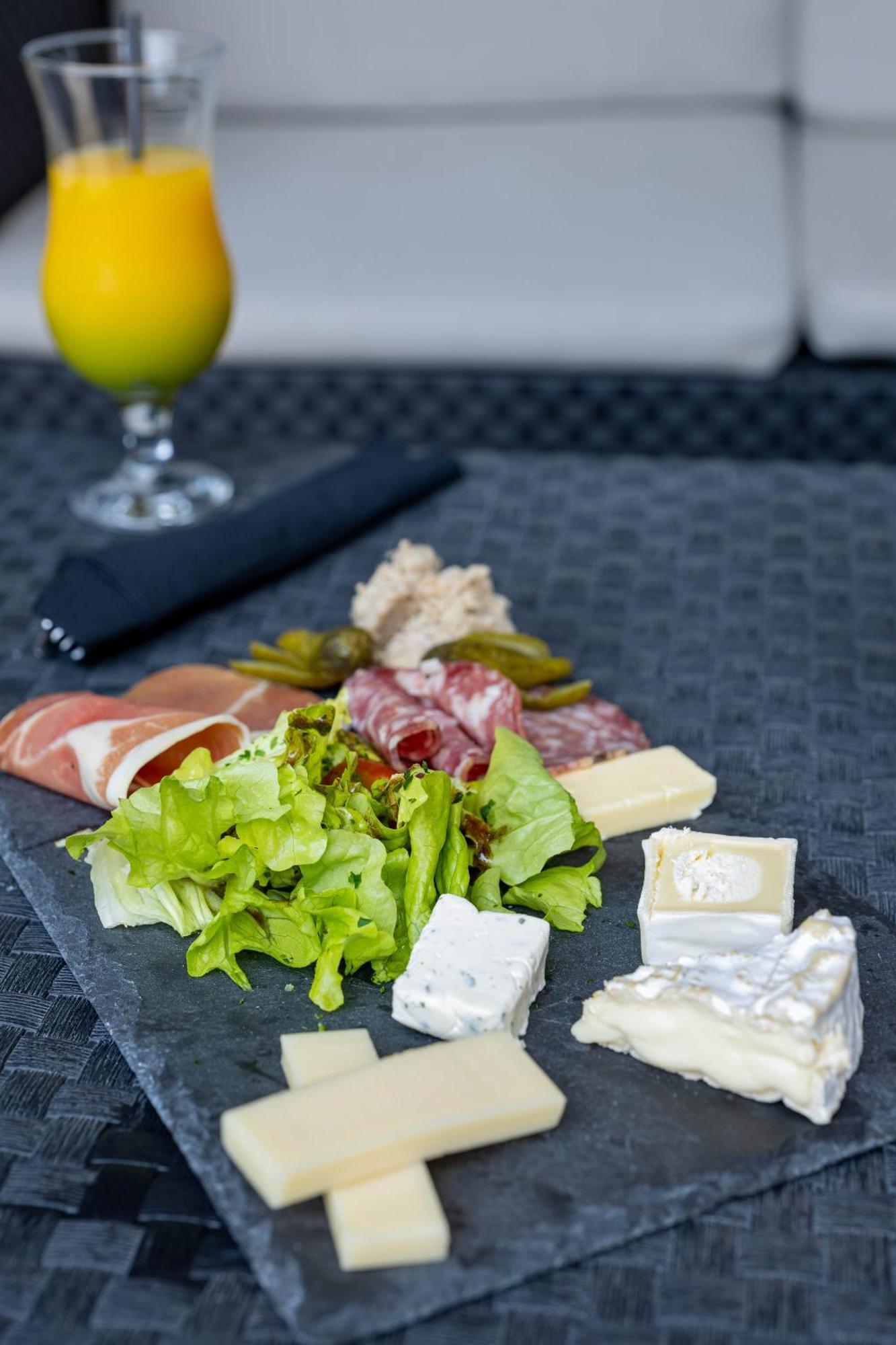 Noemys Toulon La Valette - Hotel Restaurant Avec Piscine 外观 照片